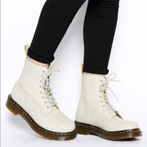 Cream 1460 Pascal Virginia Doc Martens